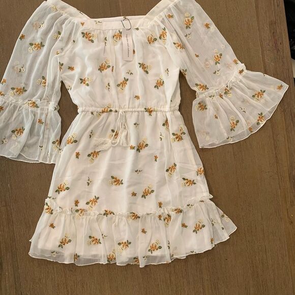 Cupcakes and Cashmere Leer Dress /flower NWT - Picture 4 of 8